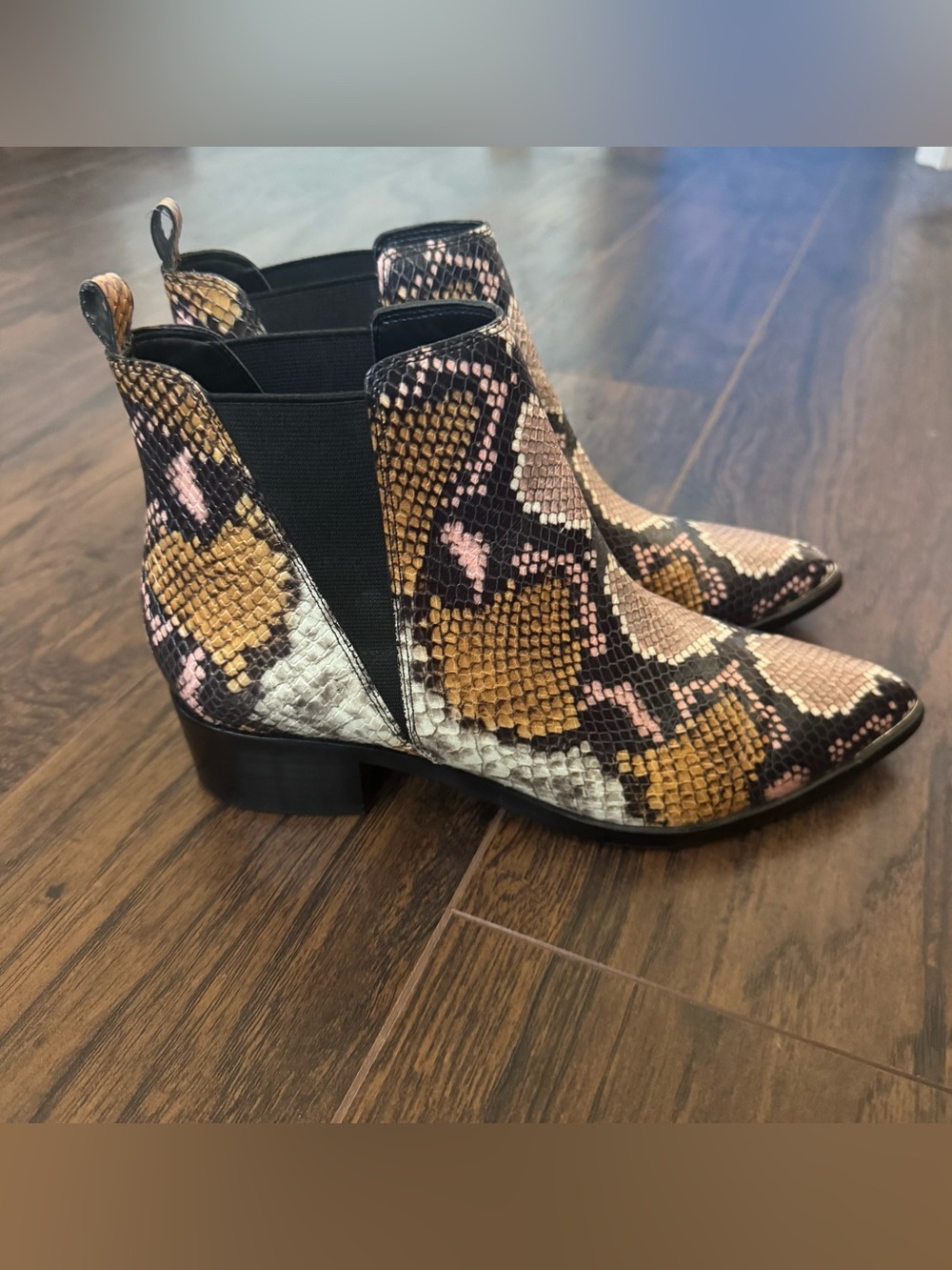 Marc Fisher LTD Yale Pointy Toe Chelsea Booties Size 7.5